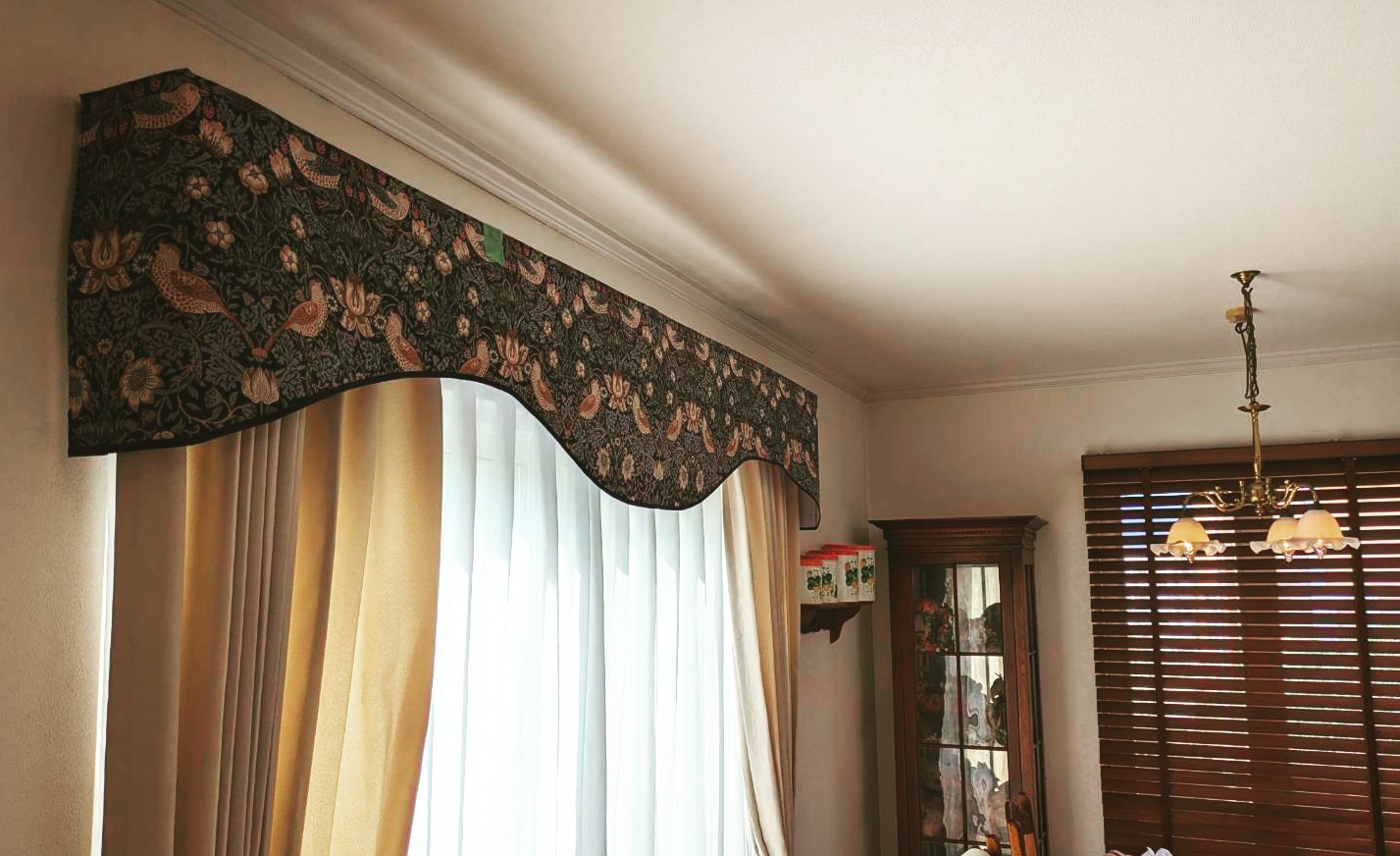 ウィリアムモリスの生地ででバランスを製作しました。