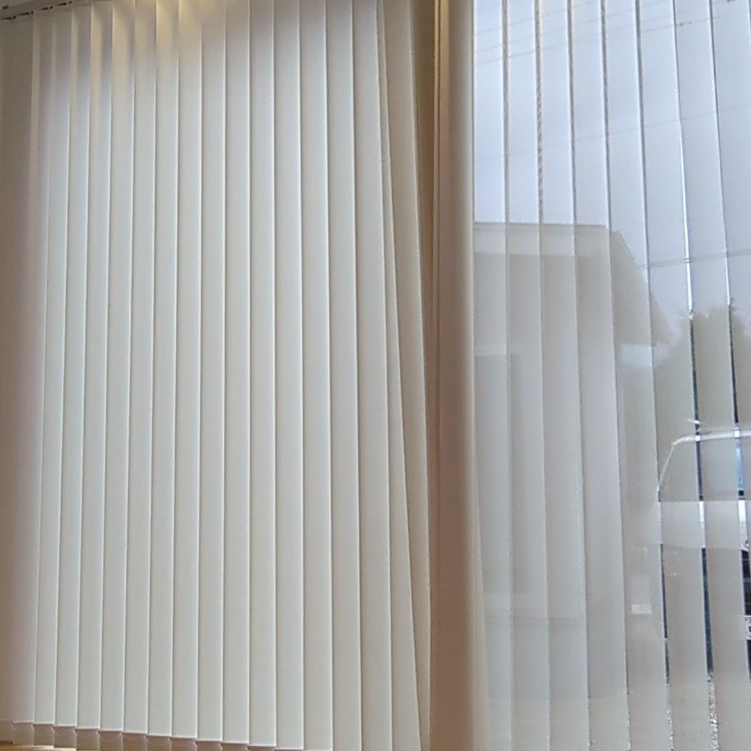 バーチカルブラインドのレース付きツーウェイスタイル